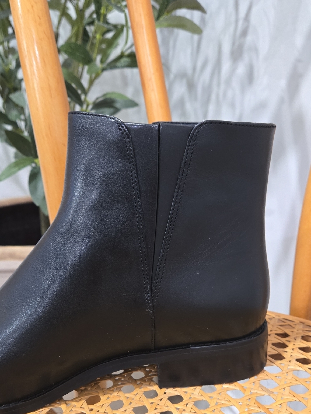 MICHAEL KORS Women's Black Lainey Leather Ankle Boot with Gold Zip - Picture 5 of 12